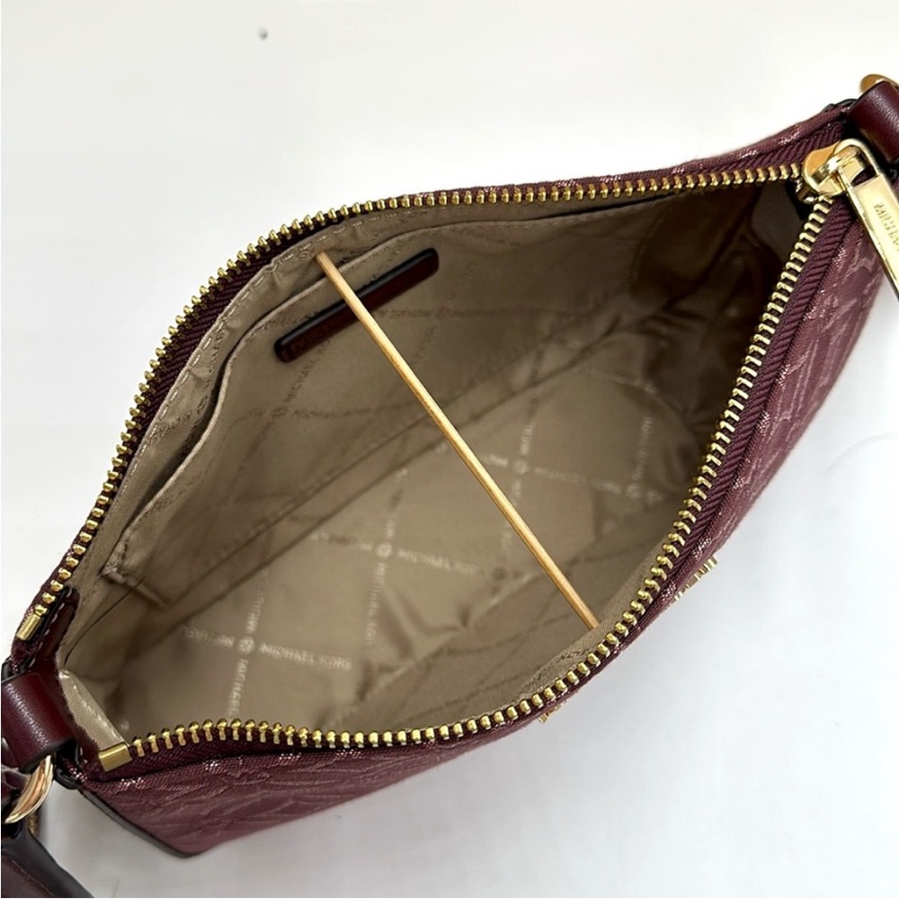 MICHAEL KORS Jet Set Travel Small Logo Jacquard
Crossbody With Tech Attach - Picture 14 of 16